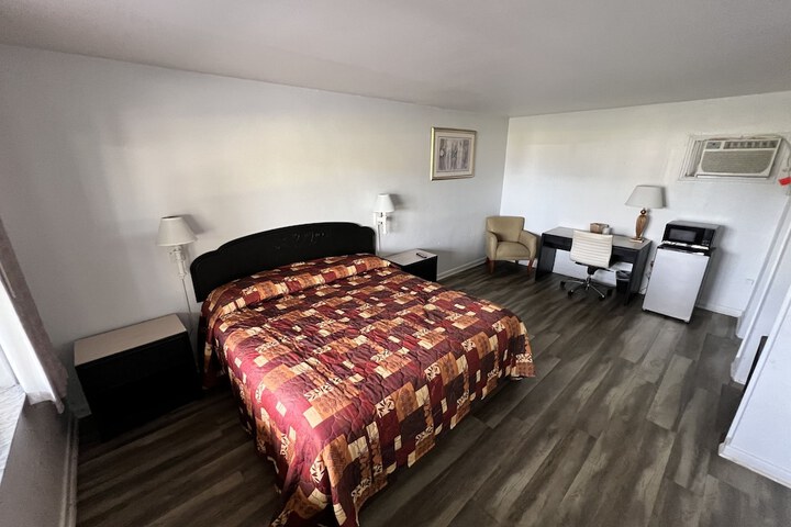 Room 7 of 25