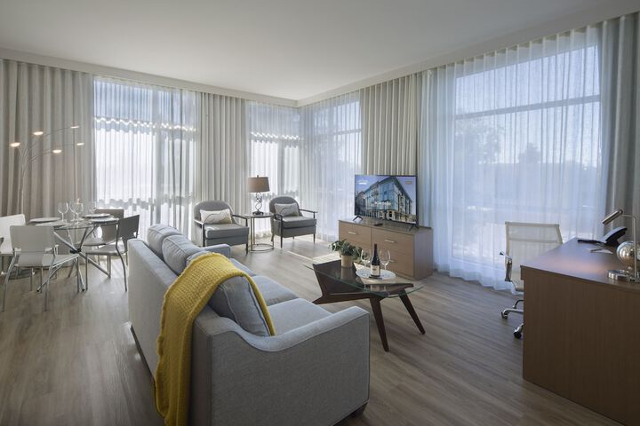 Art House Hotel and Suites