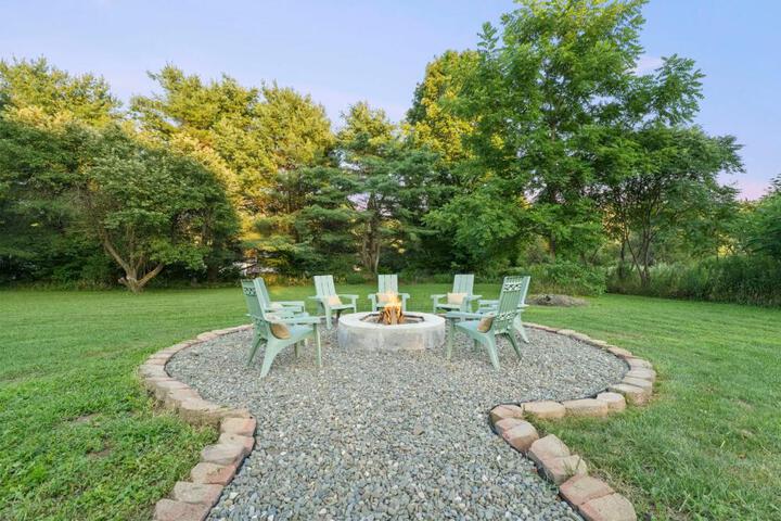Near Ithaca!Hot Tub! LRG Home!Sleeps 12! Dogs ok!