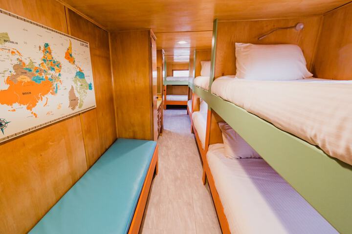 Room 93 of 183