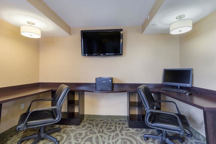 Business Center 31 of 34