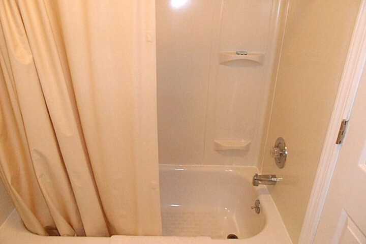 Room 6 of 25