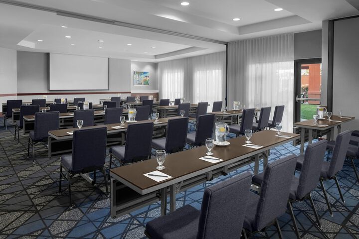 Courtyard by Marriott Los Angeles Burbank Airport