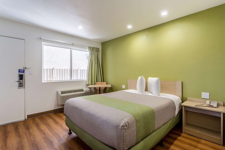 Room 16 of 29