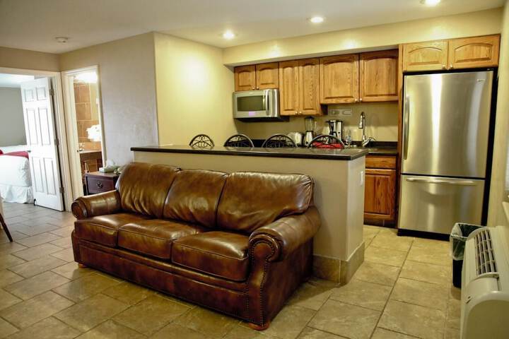 Lake Grassy Inn & Suites