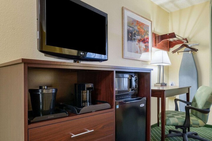 Room 13 of 18