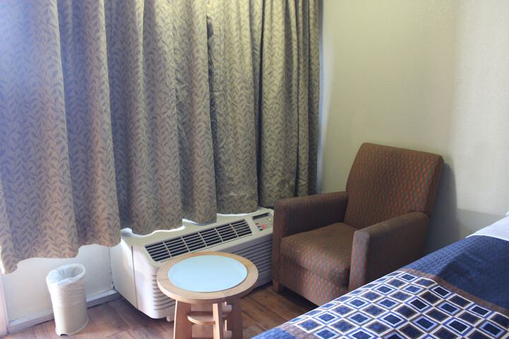 Room 27 of 34