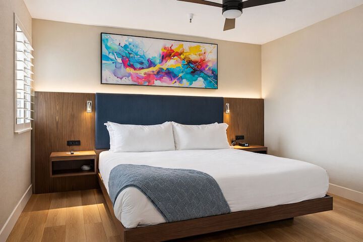 456 Embarcadero Inn & Suites