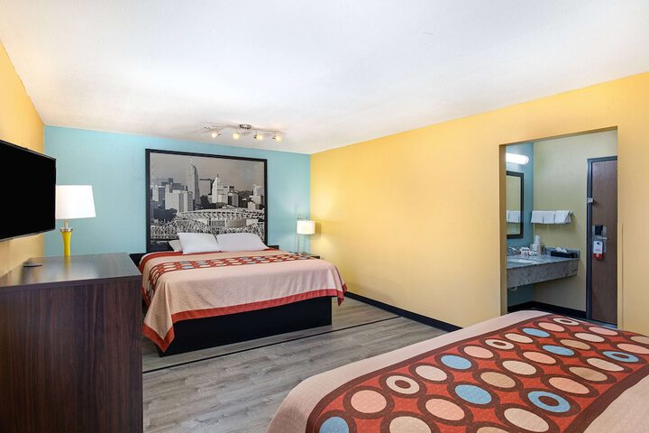 Room 13 of 27