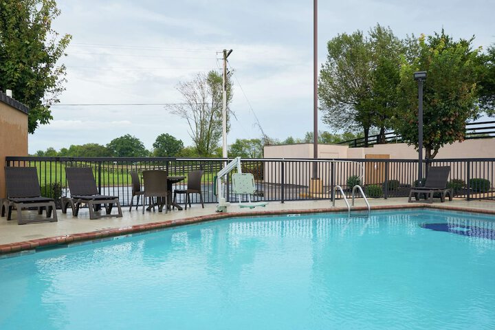 Pool 4 of 23