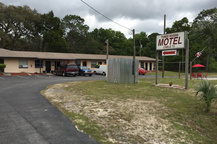 Three Rivers Motel