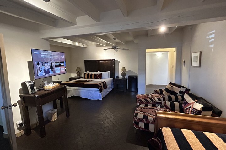 Room 44 of 75