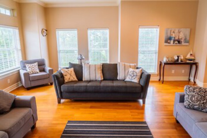 Spacious Kemah Boardwalk Townhome VR