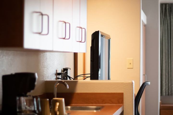 Monument Inn & Suites