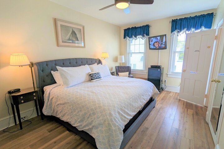 Room 169 of 191