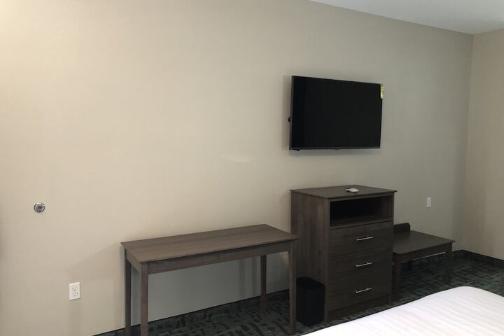 Room 6 of 8