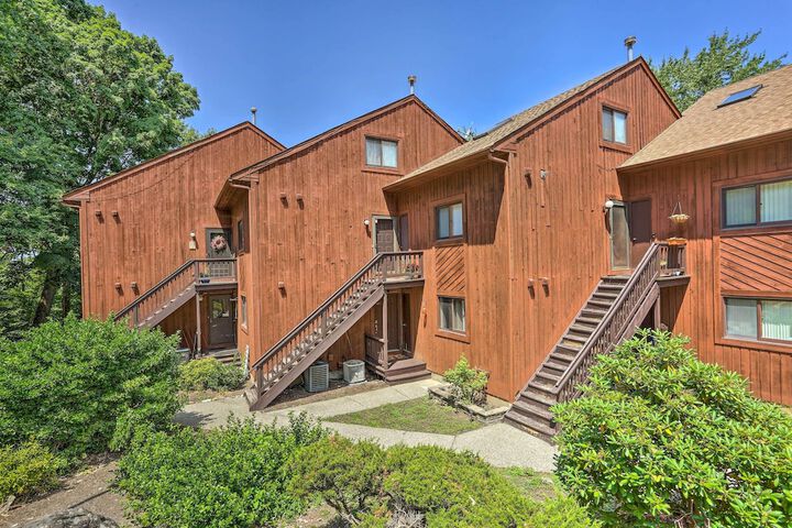 Sun-lit Vernon Condo 2 Mi to Ski Resort!