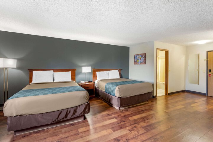Room 32 of 49