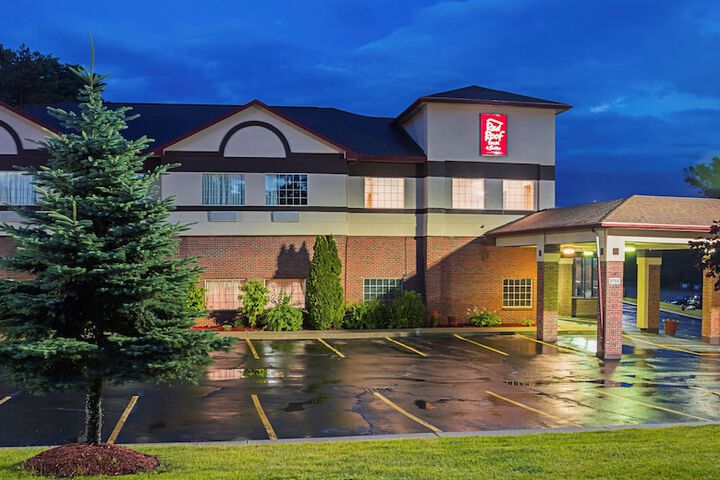 Red Roof Inn & Suites Lake Orion / Auburn Hills