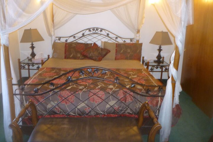Room 16 of 38