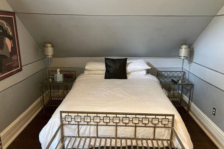 Room 27 of 102