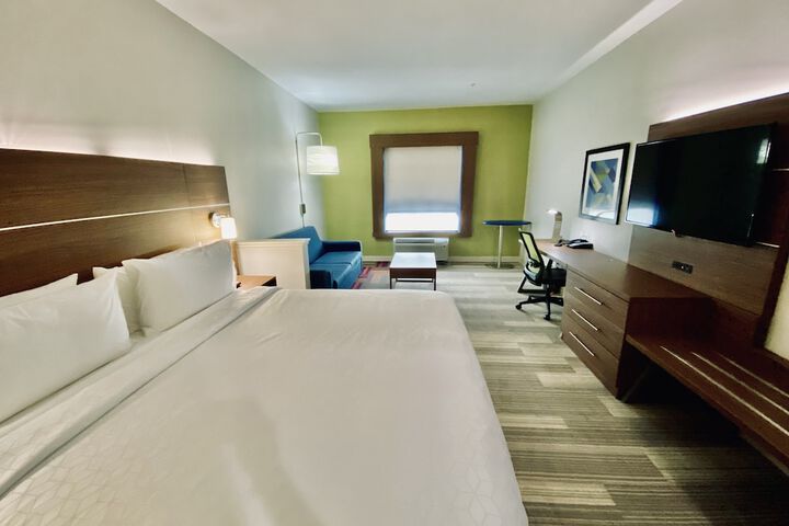 Room 53 of 62