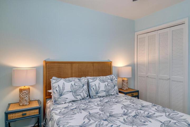 Beachfront Newly Renovated at Aqua Vista