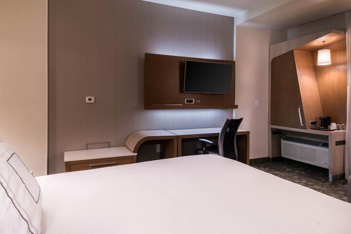 Room 12 of 42