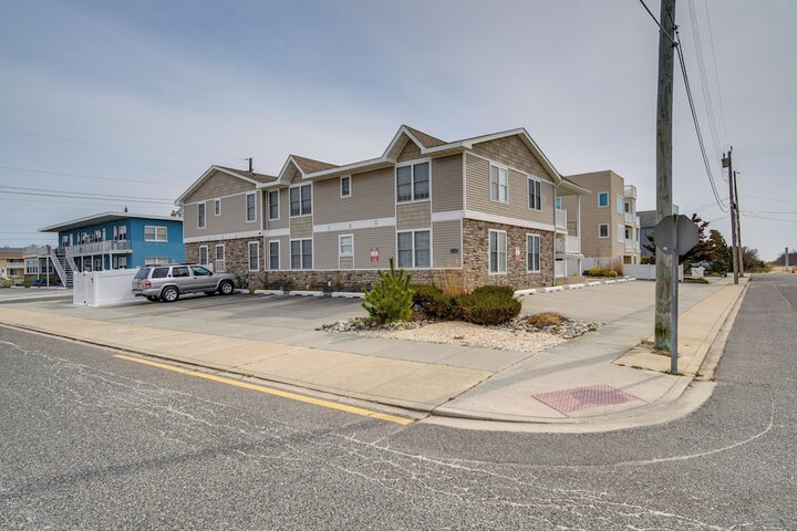 Brigantine Condo - Steps to the Ocean!