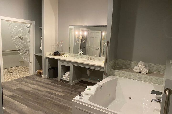 Room 4 of 6