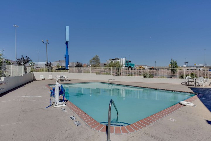 Pool 13 of 39