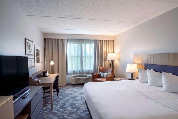 Country Inn & Suites by Radisson State College (Penn State Area), PA