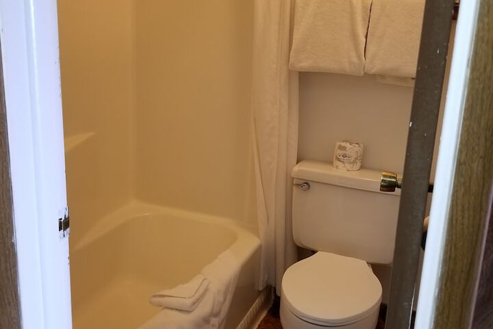 Room 6 of 14
