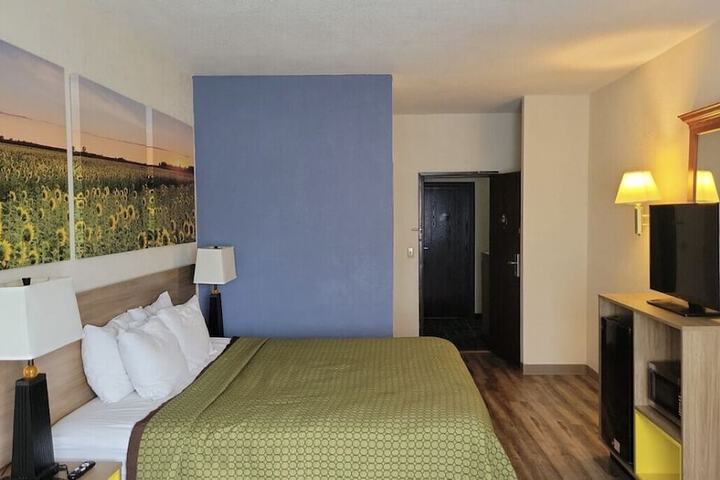 Room 26 of 29