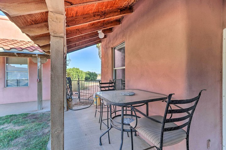 Eloy Desert Oasis w / Courtyard & Pool Access!