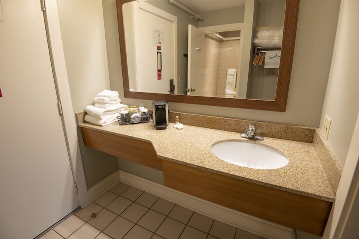 Room 70 of 108