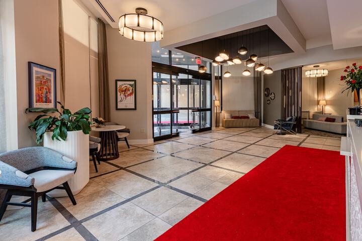 Hotel 8 of 80