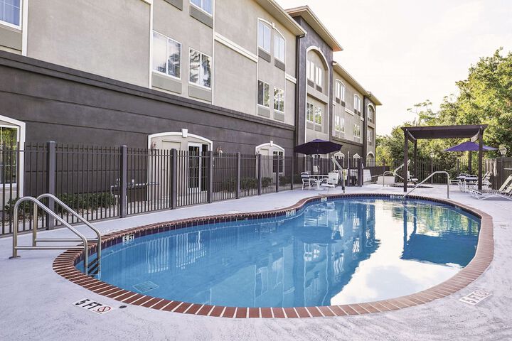 Pool 6 of 35