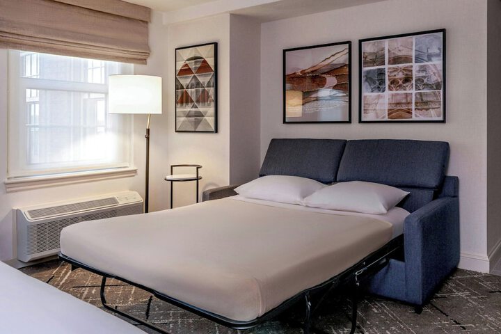 Sheraton Commander Hotel