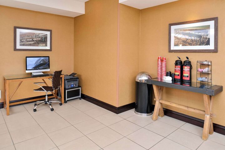 Business Center 71 of 72