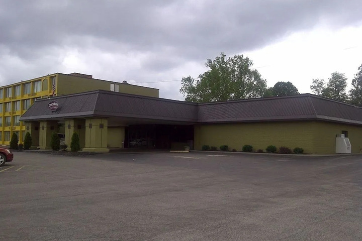 COUNTRY HEARTH INNS & SUITES