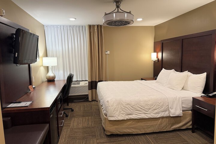 Giles Hotel Inn & Suites