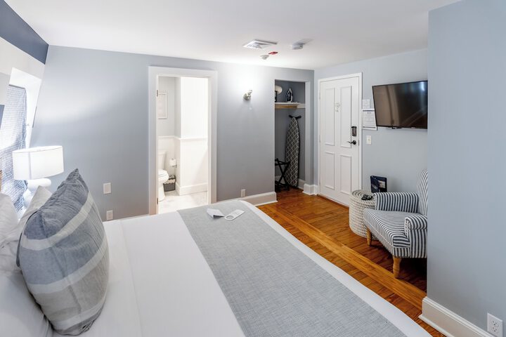 Room 33 of 70