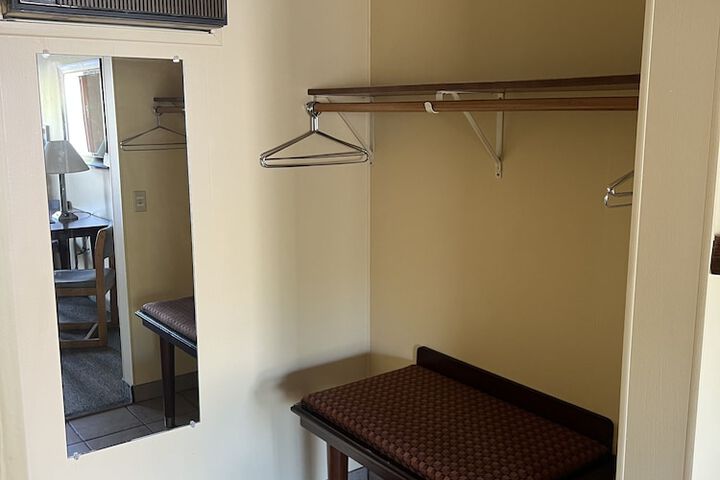 Room 140 of 443