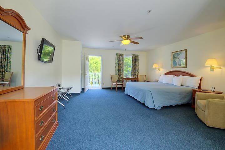 Room 17 of 27