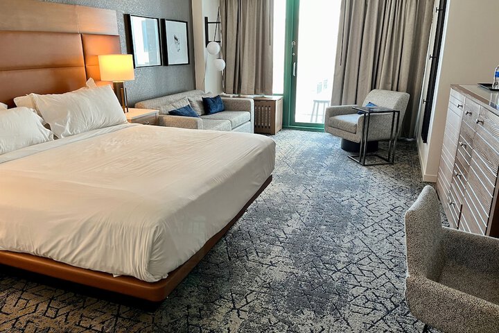 Room 65 of 152