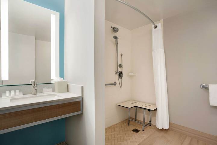 Room 42 of 70