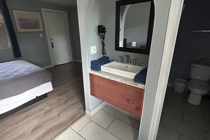 Room 28 of 80