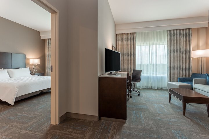 Room 11 of 32