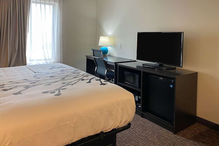 Room 4 of 12